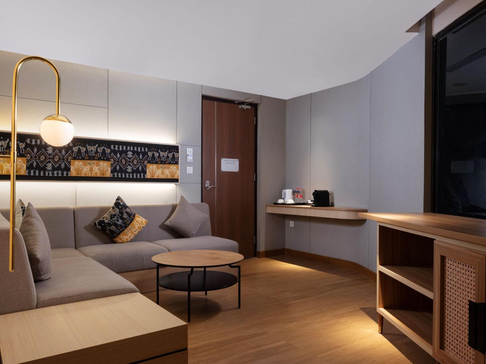 Отель Santika Premiere Bintaro Серпонг Экстерьер фото