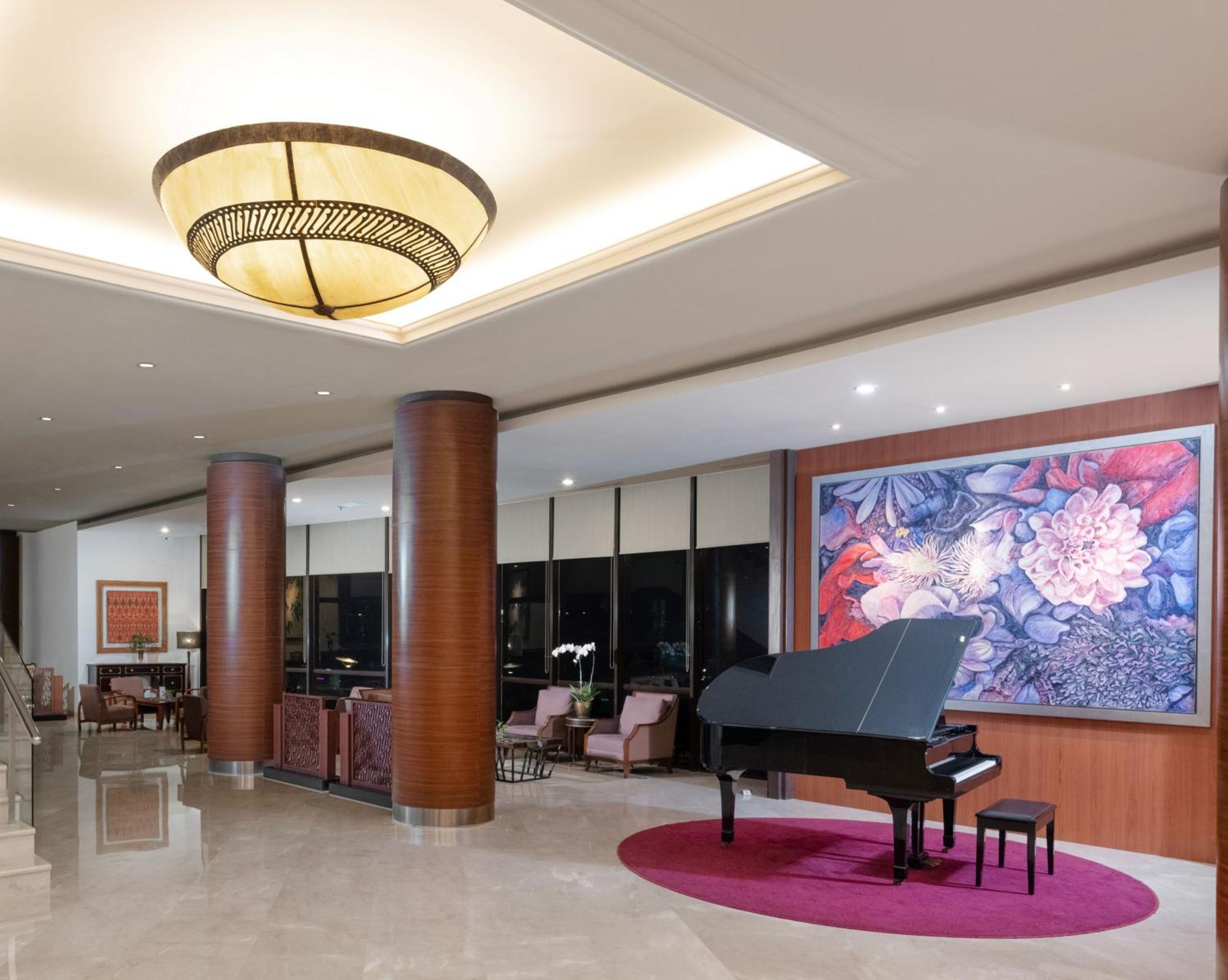 Отель Santika Premiere Bintaro Серпонг Экстерьер фото