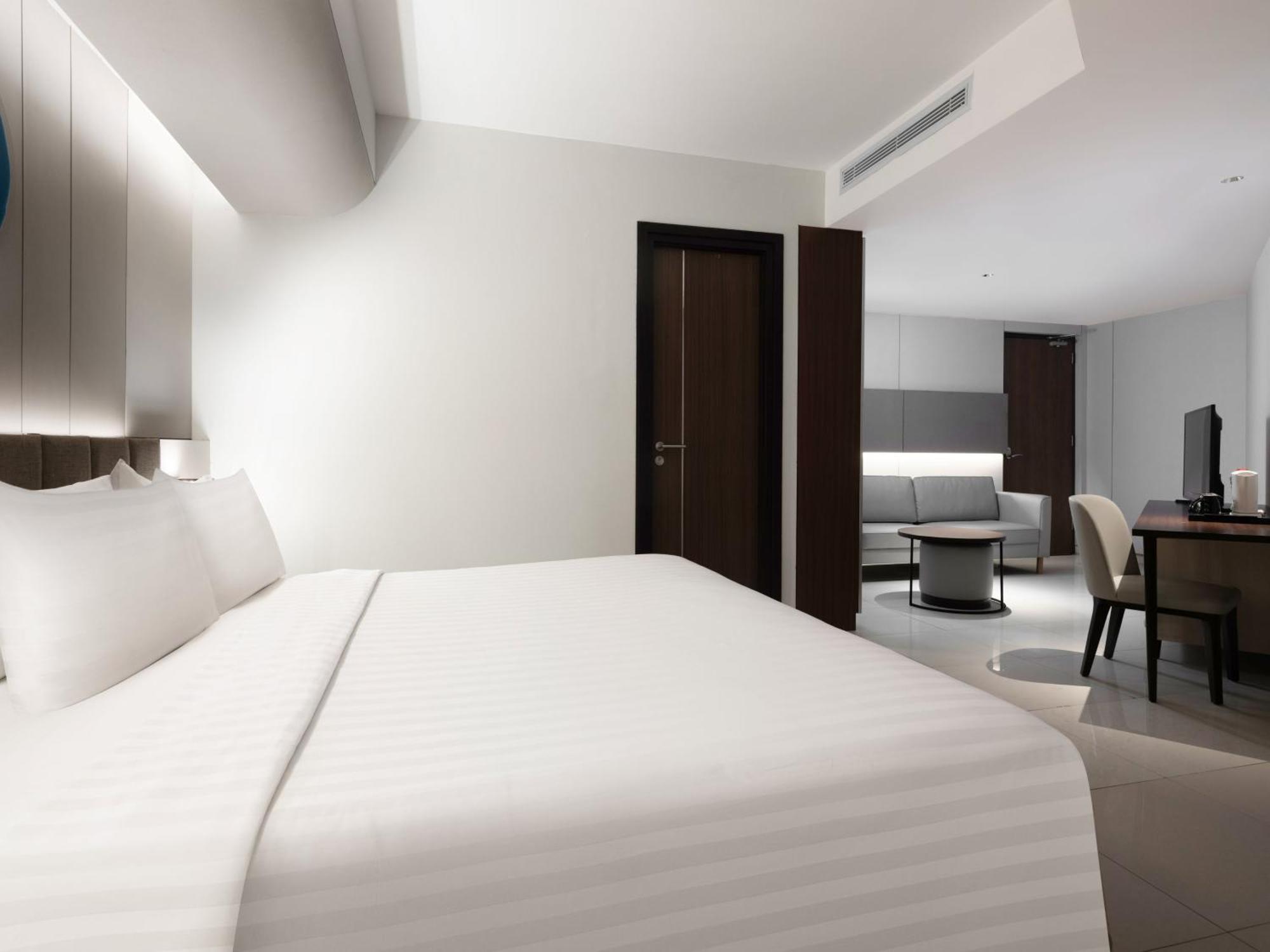 Отель Santika Premiere Bintaro Серпонг Экстерьер фото